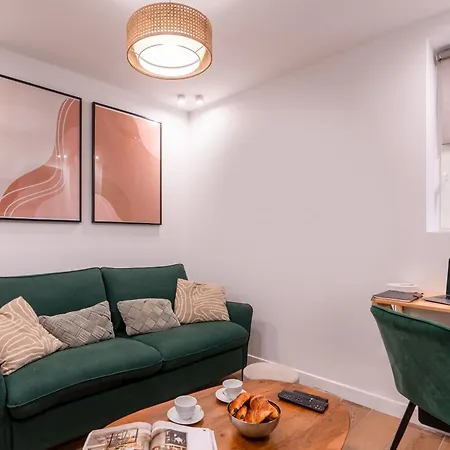 New - Designer Flat For 4 Pp Paříž